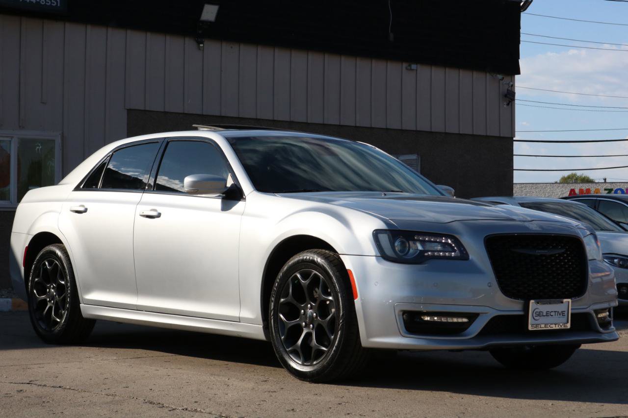 Used 2021 Chrysler 300 Touring L w/ Popular Equipment Group AWD/4WD image 4
