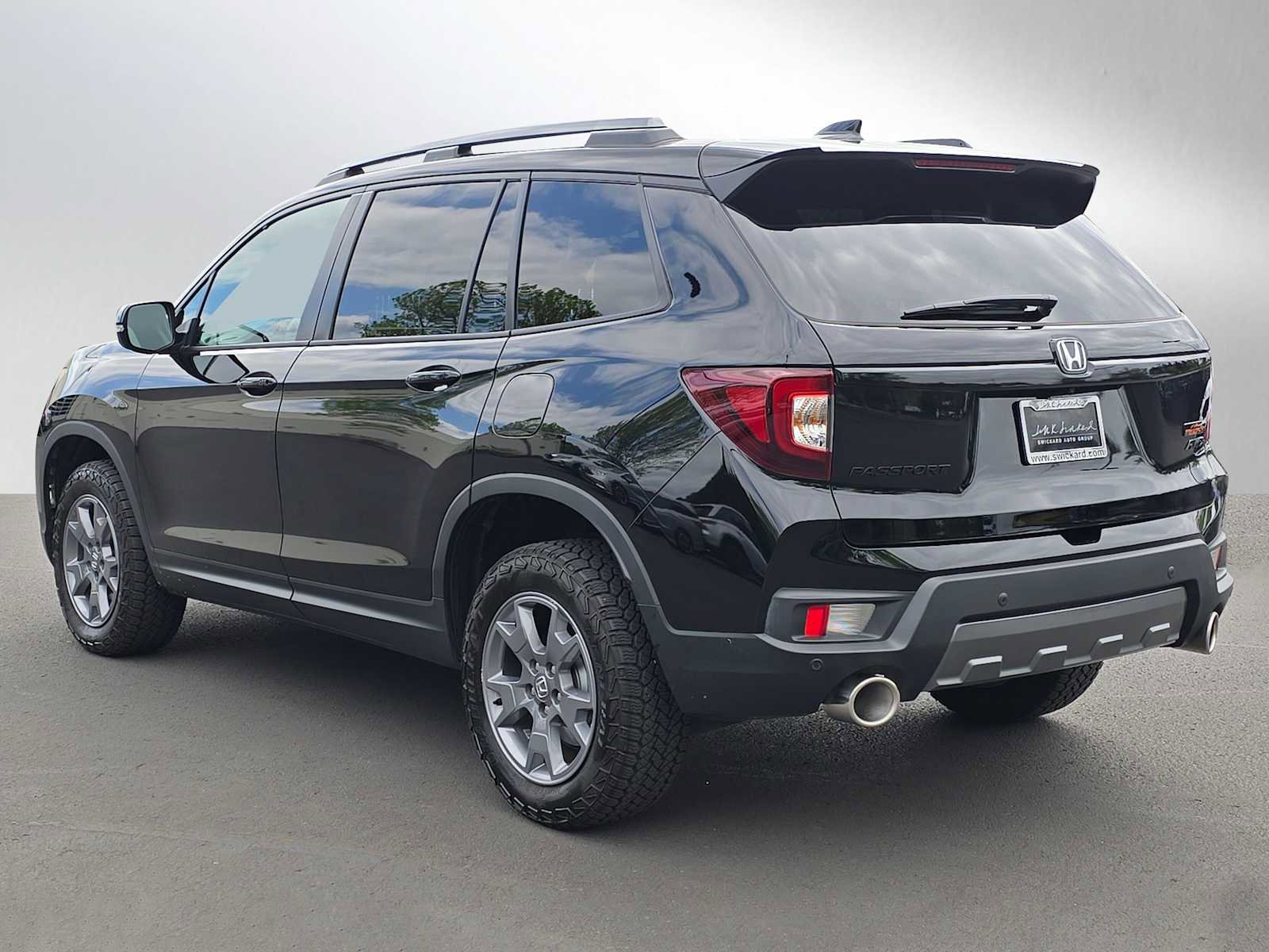 Used 2025 Honda Passport TrailSport image 5