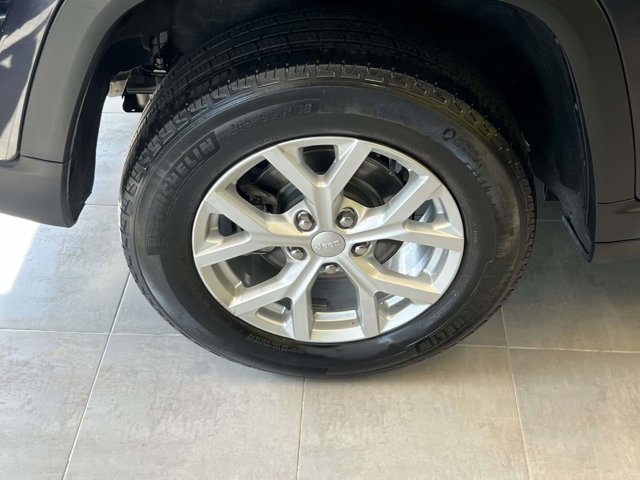 Used 2023 Jeep Grand Cherokee Limited image 5