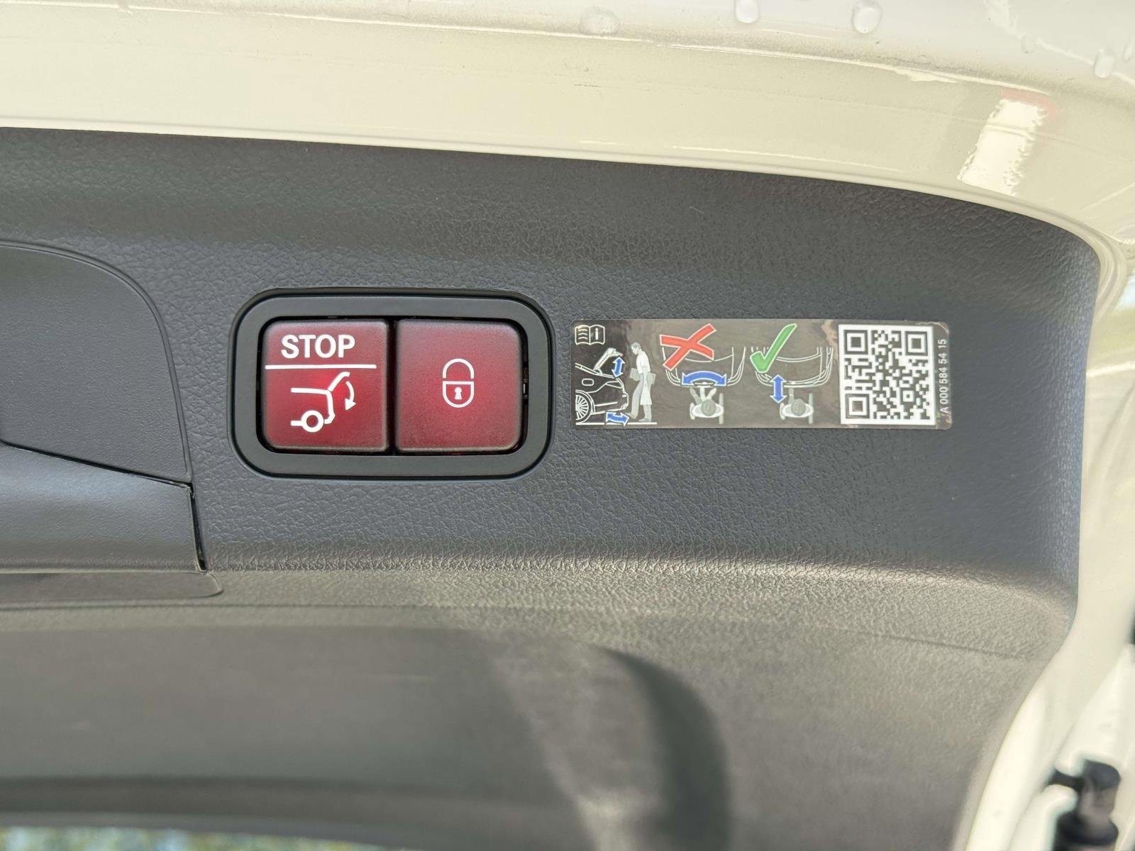 Used 2025 Mercedes-Benz GLE 450e 4MATIC image 34