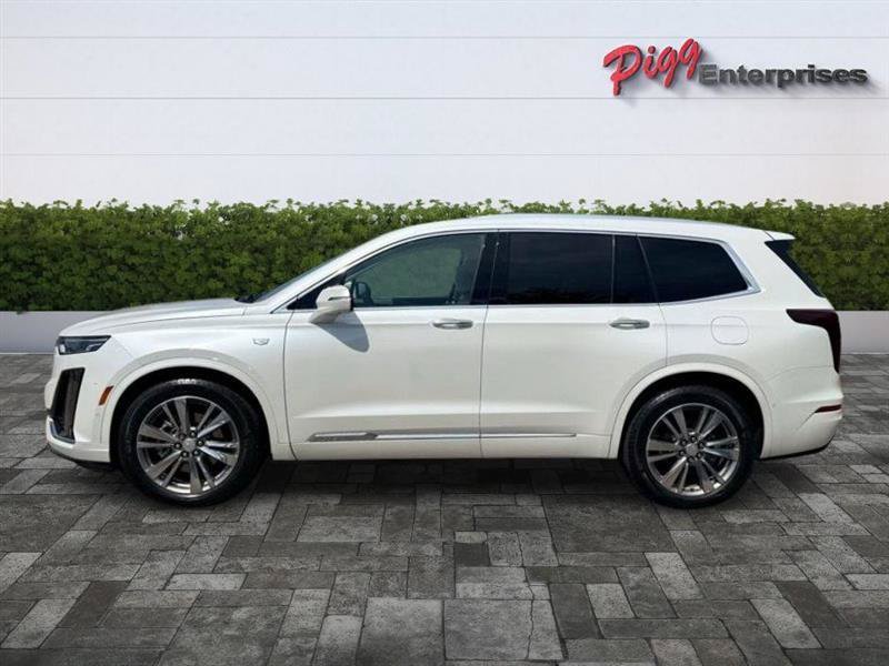 Used 2022 Cadillac XT6 Premium Luxury w/ Technology Package FWD image 3