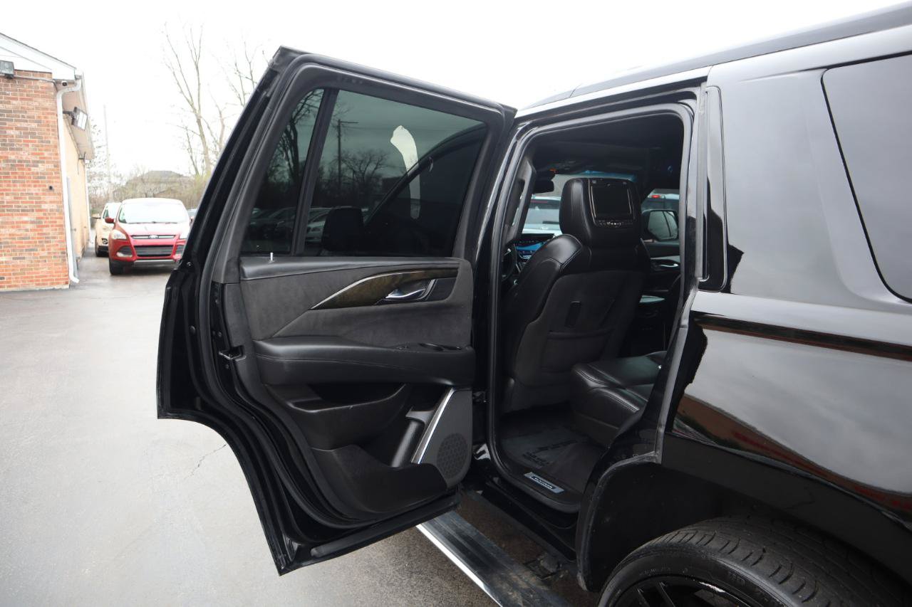Used 2017 Cadillac Escalade Platinum AWD/4WD image 18