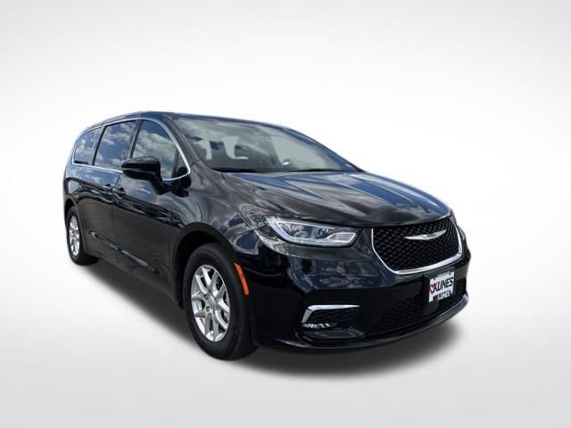 Used 2025 Chrysler Pacifica Select FWD image 4