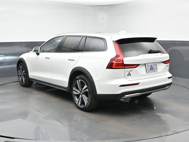New 2026 Volvo V60 B5 Cross Country Plus w/ Climate Package AWD/4WD image 8