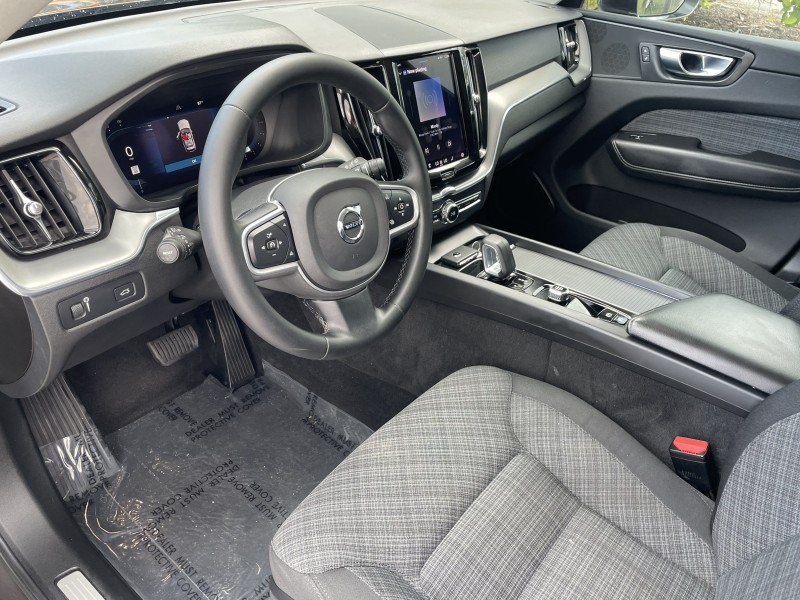 Used 2022 Volvo XC60 B5 Momentum AWD/4WD image 10