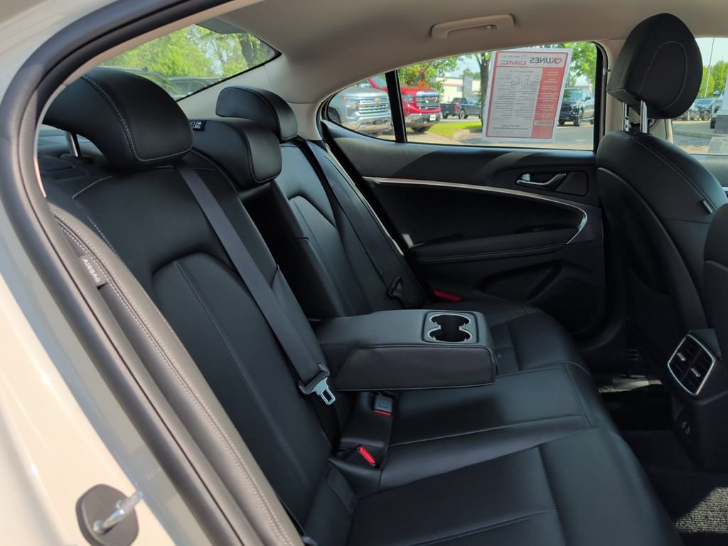 Used 2025 Genesis G70 2.5T AWD/4WD image 35