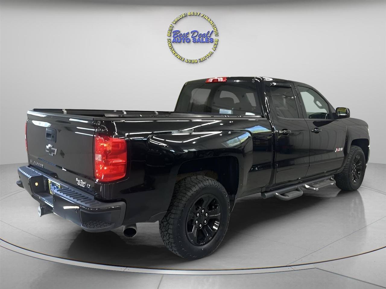 Used 2017 Chevrolet Silverado 1500 LT w/ Midnight Edition AWD/4WD image 4