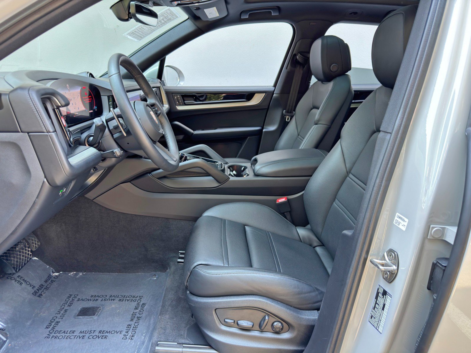 Used 2025 Porsche Cayenne w/ Premium Package Plus AWD/4WD image 17