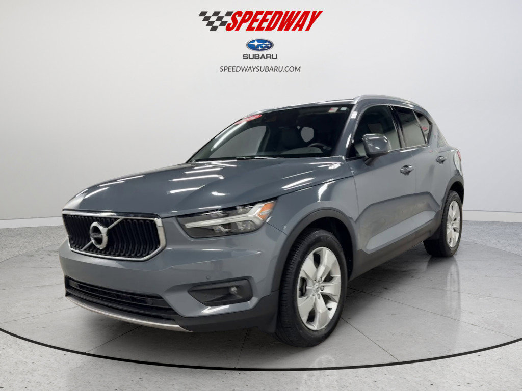 Used 2022 Volvo XC40 T5 Momentum image 3
