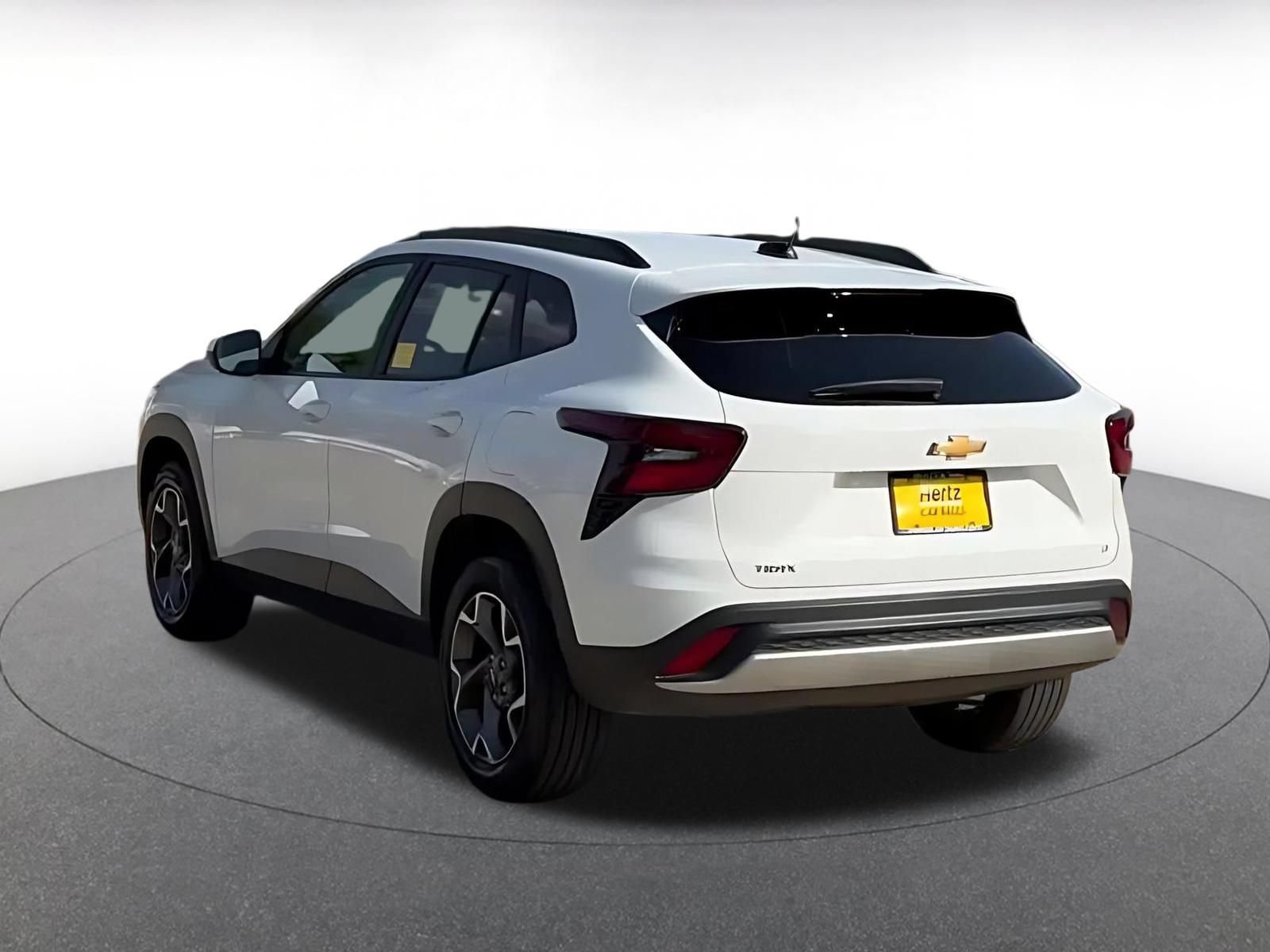 Used 2025 Chevrolet Trax LT w/ LT Convenience Package FWD image 11