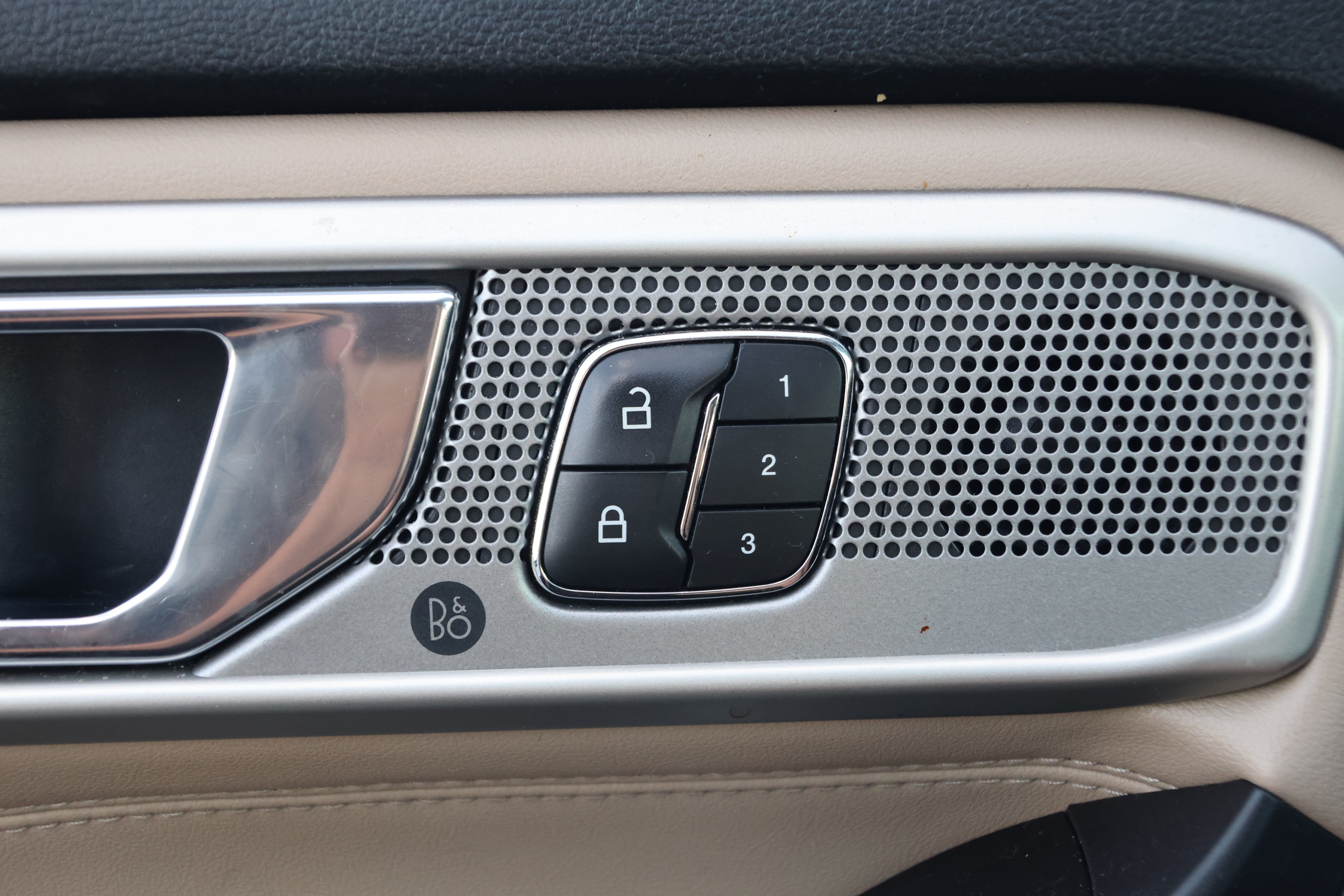 Used 2020 Ford Explorer Limited RWD image 13