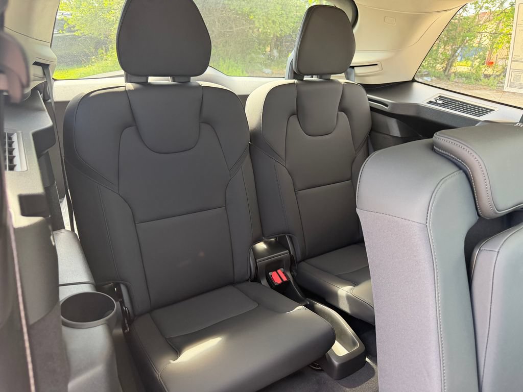 New 2026 Volvo XC90 B6 Plus w/ Protection Package Premier AWD/4WD image 12