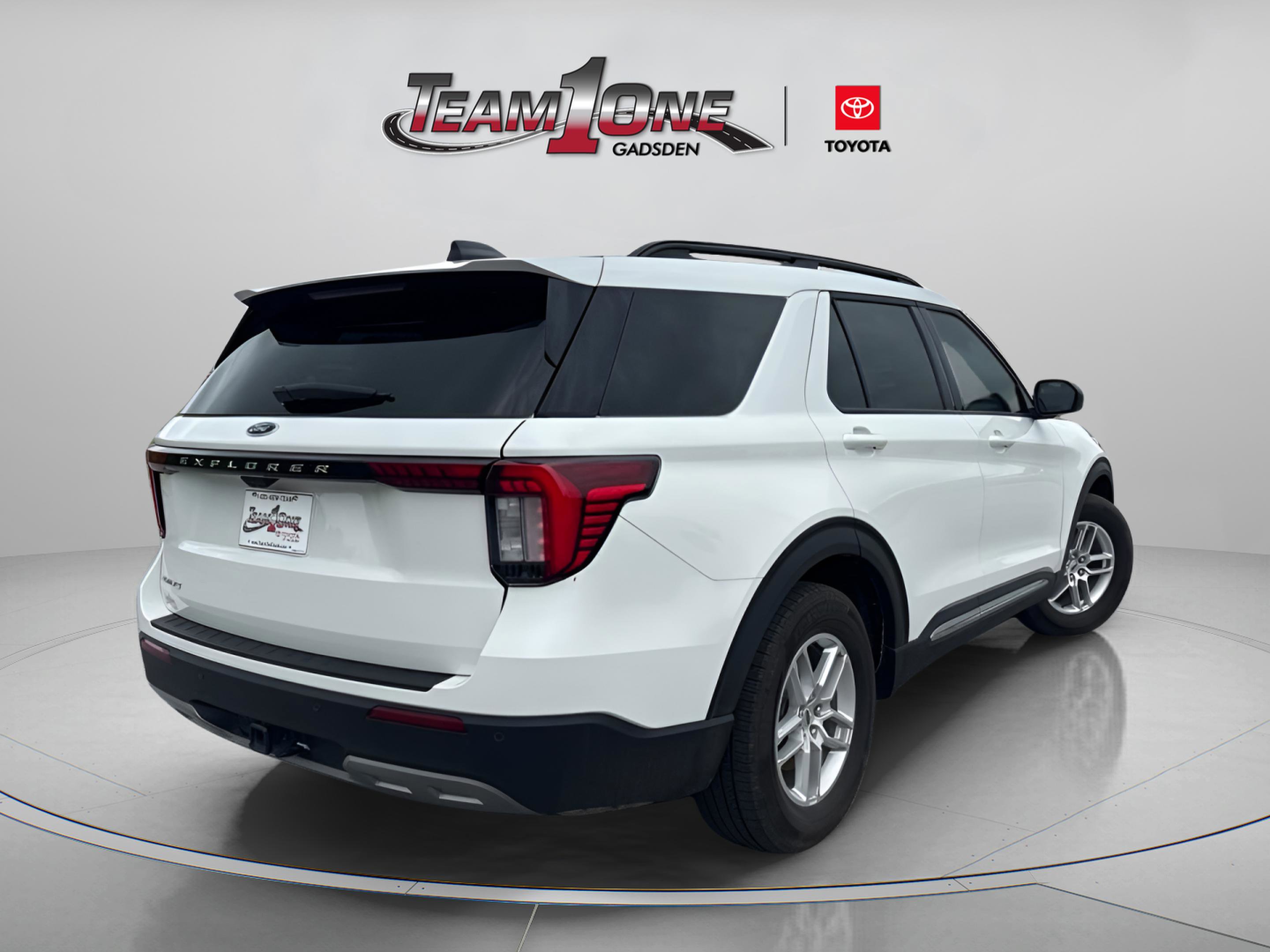 Used 2025 Ford Explorer Active w/ Active Comfort Package RWD image 8