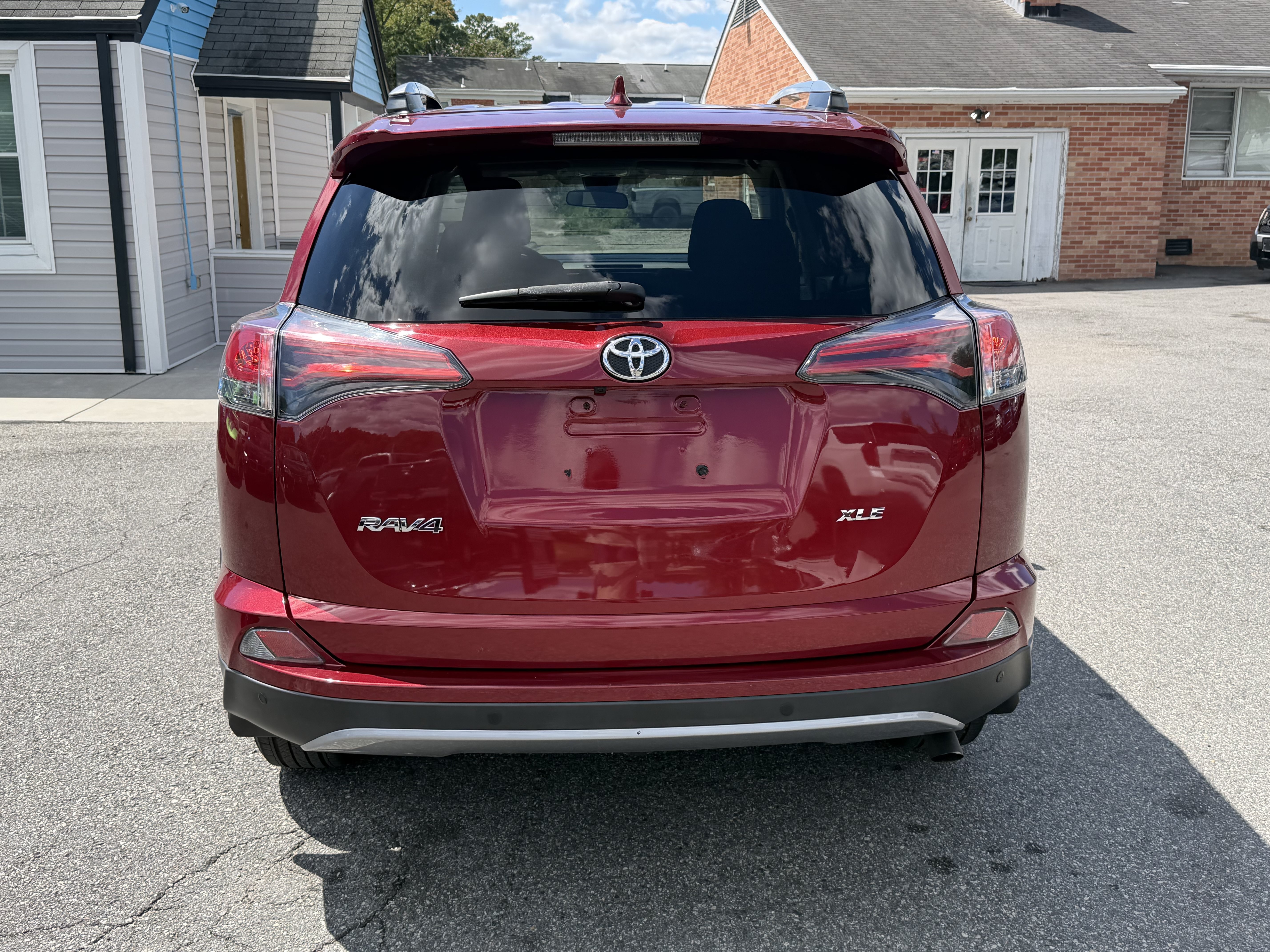 Used 2018 Toyota RAV4 XLE FWD image 7