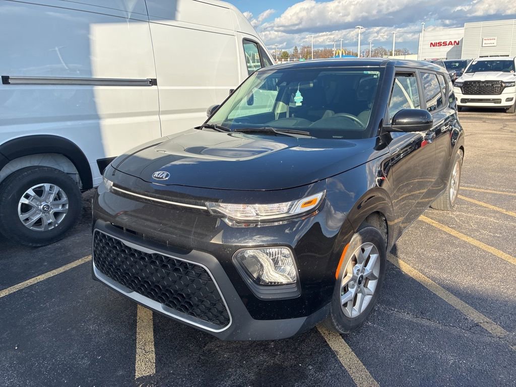 Used 2021 Kia Soul S image 2