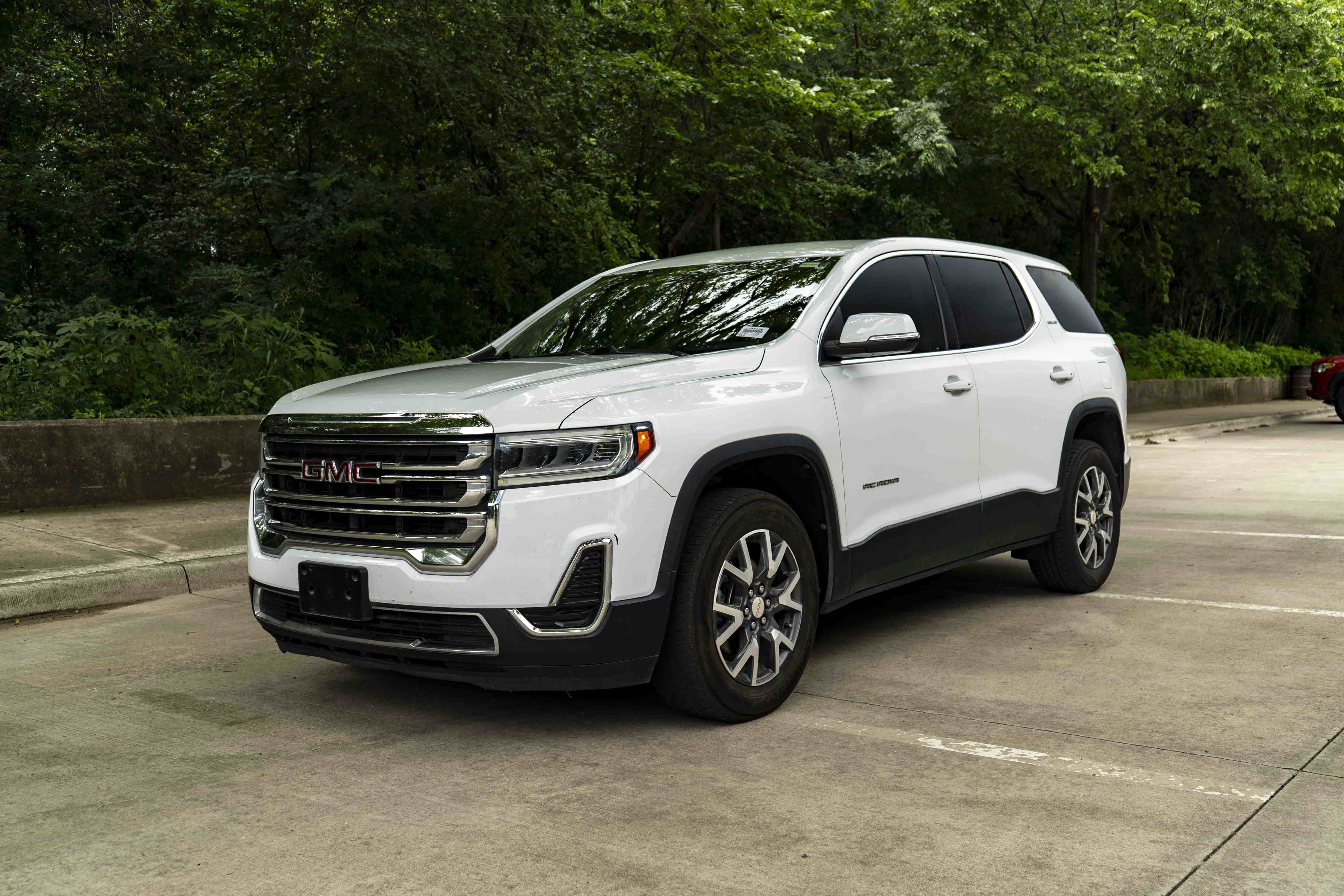 Used 2021 GMC Acadia SLE FWD image 4