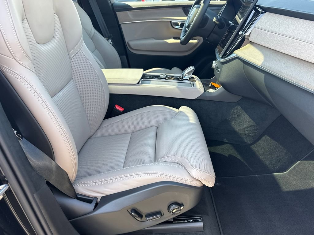 Used 2025 Volvo XC90 B6 Ultra w/ Lounge Package image 14