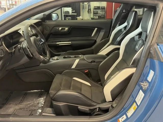 Used 2021 Ford Mustang Shelby GT500 w/ Carbon Fiber Track Pack RWD image 13