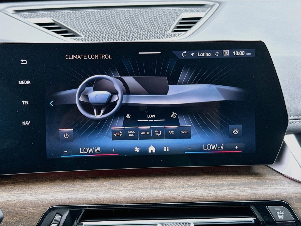 New 2027 BMW X1 xDrive28i AWD/4WD image 16