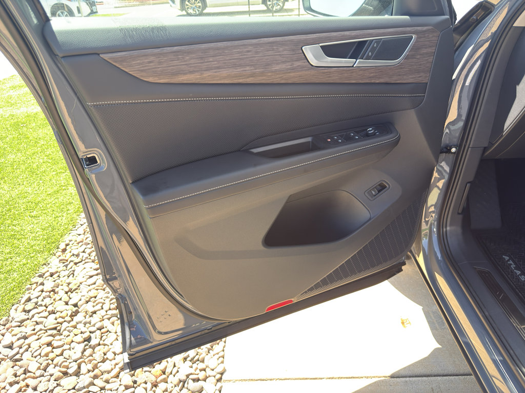 New 2025 Volkswagen Atlas SEL image 9