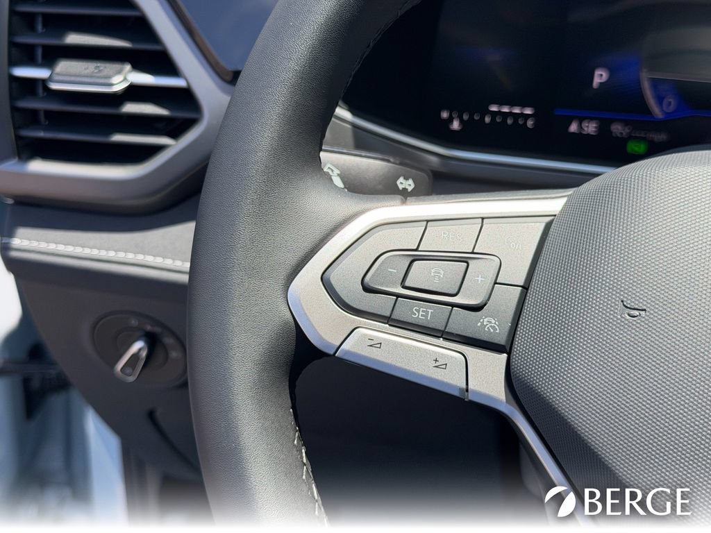 New 2026 Volkswagen Taos SE FWD image 17