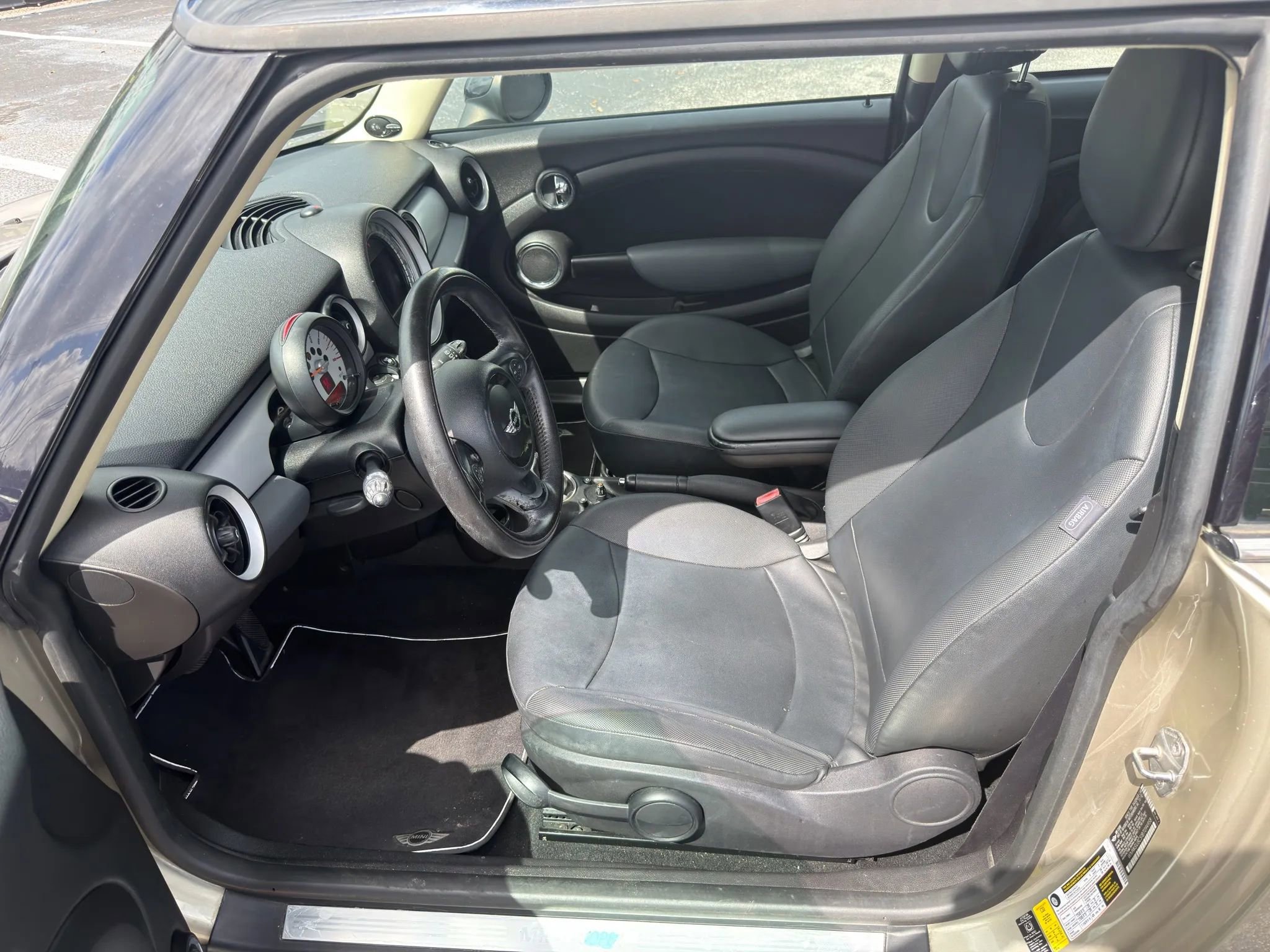 Used 2011 MINI Cooper Hardtop image 17