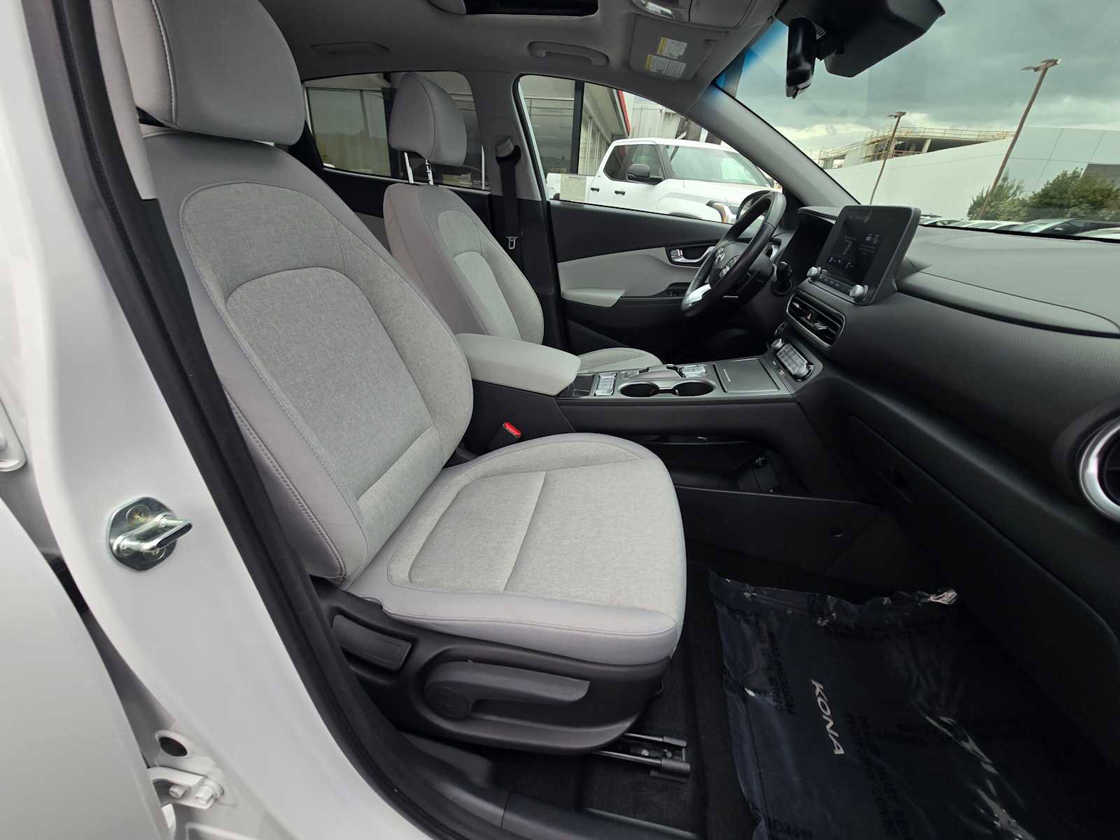 Used 2022 Hyundai Kona SEL w/ Convenience Package image 12