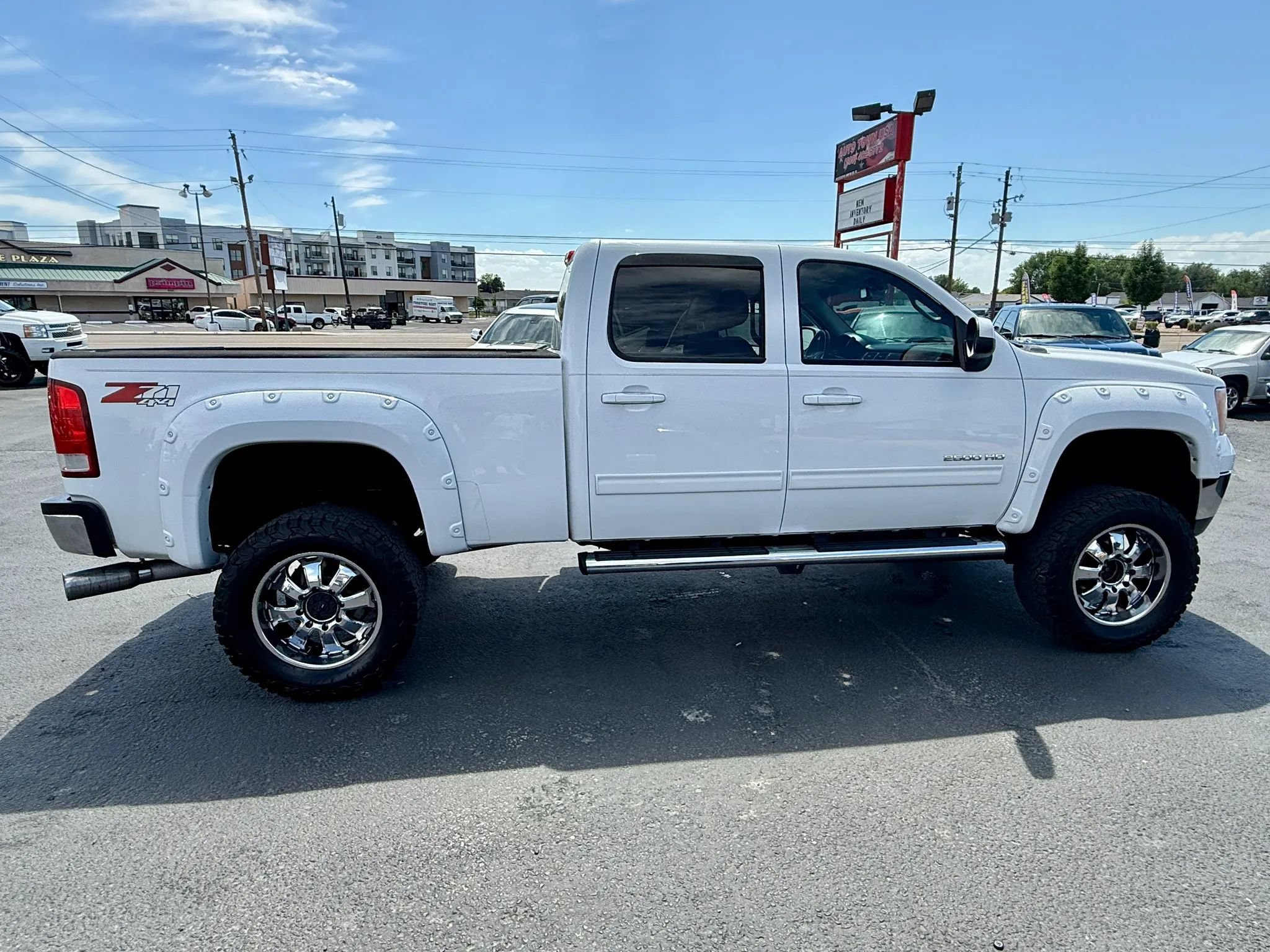 Used 2011 GMC Sierra 2500 SLT w/ SLT Convenience Package AWD/4WD image 6