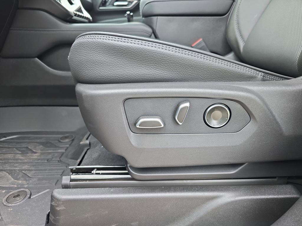 New 2026 GMC Yukon XL Denali w/ LPO, Floor Liner Package AWD/4WD image 33