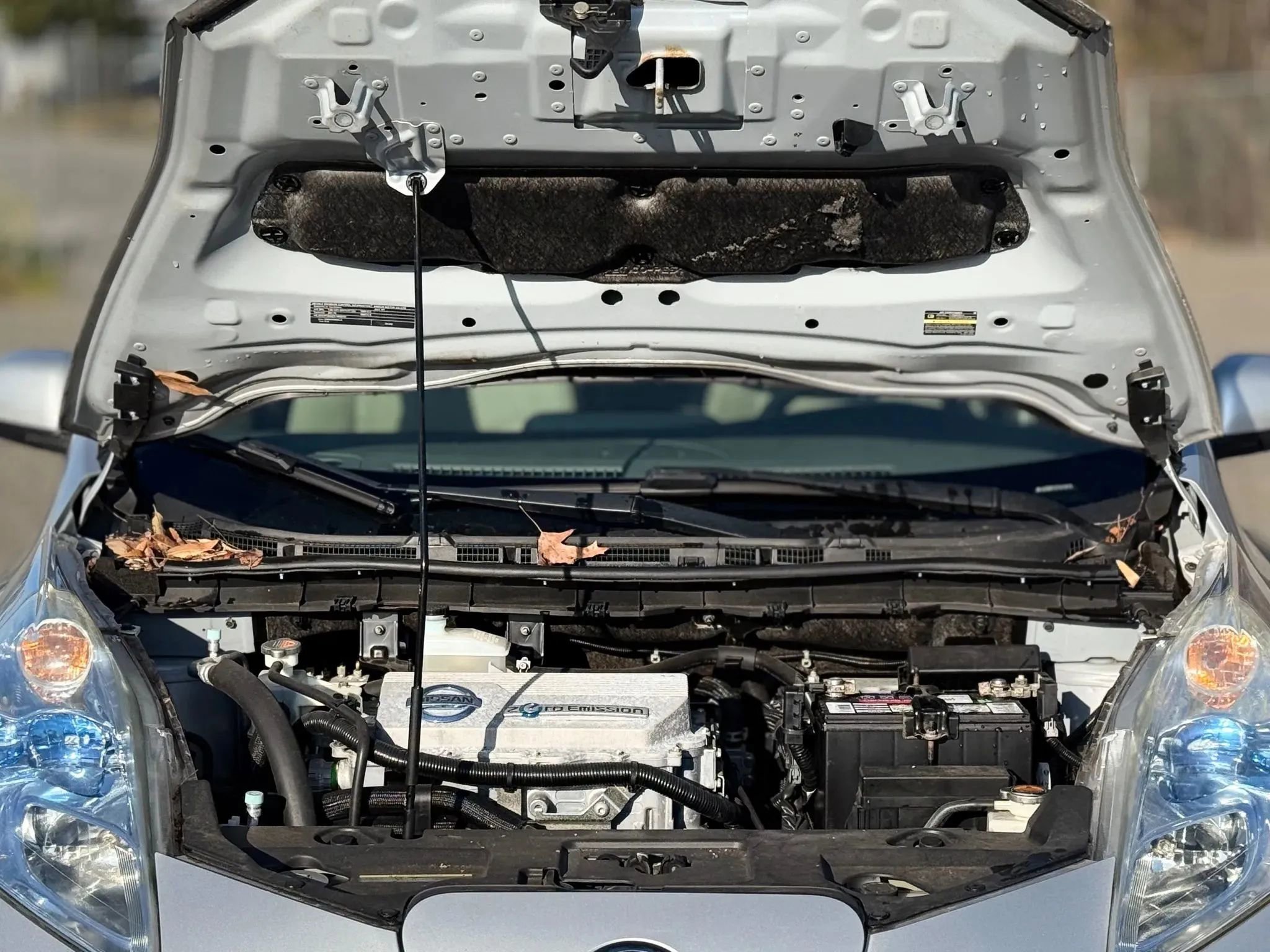 Used 2012 Nissan Leaf SL w/ Recycling/Organizational Pkg image 28