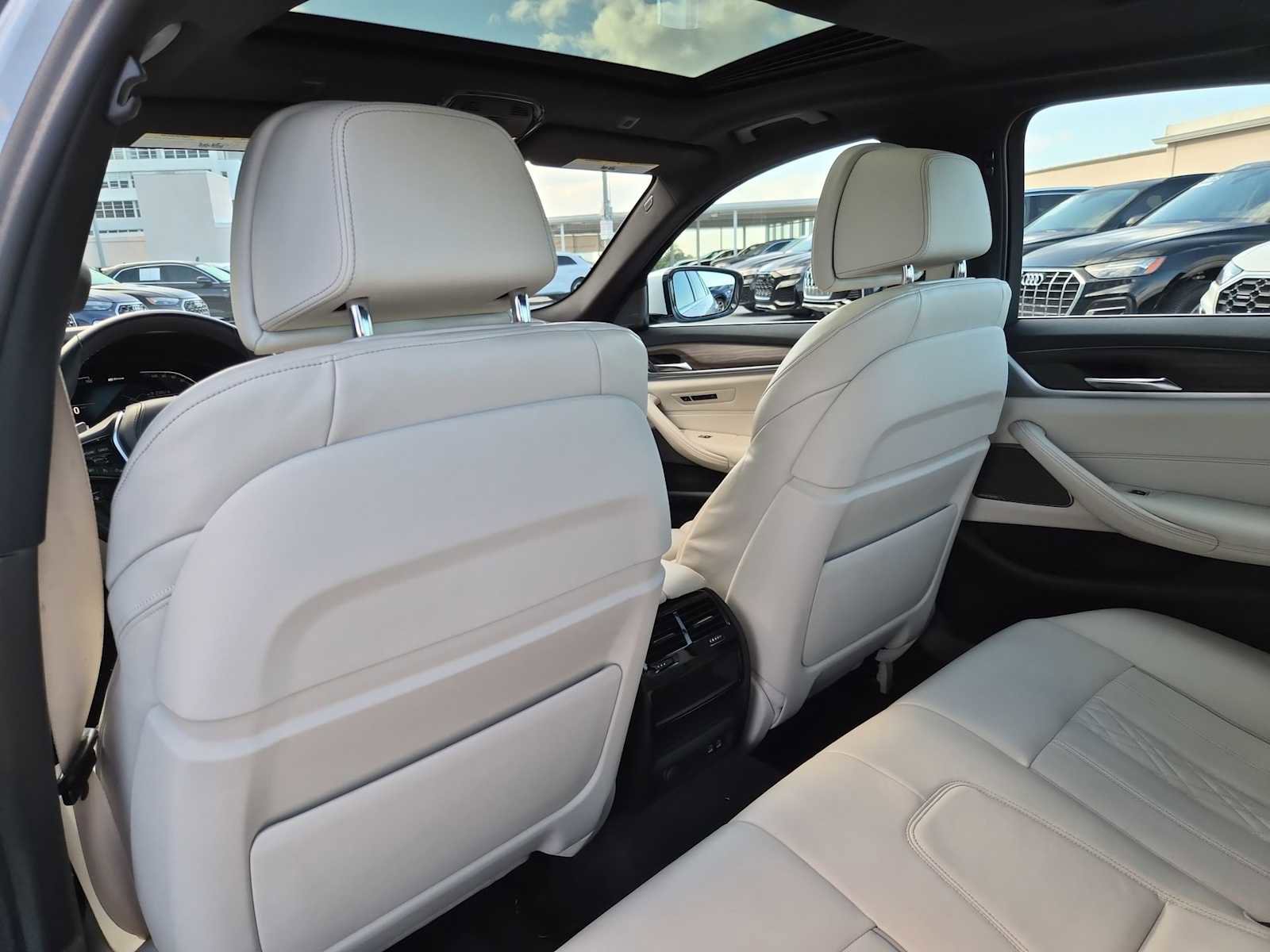 Used 2021 BMW 530e 530e w/ Premium Package image 17