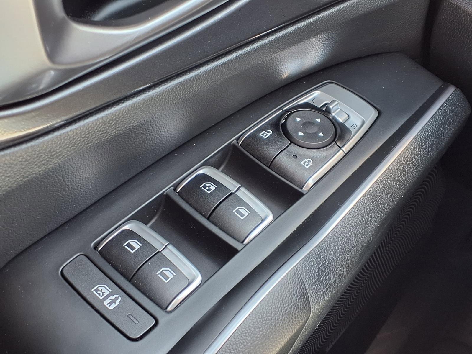 Used 2023 Kia Sorento LX image 25