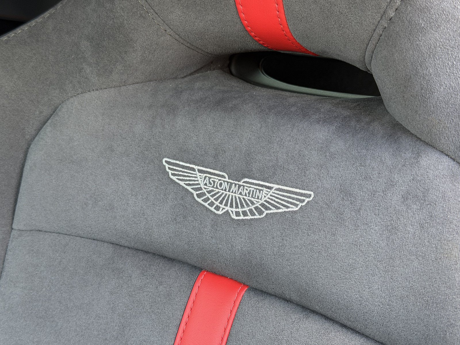 Used 2022 Aston Martin V8 Vantage Coupe RWD image 5