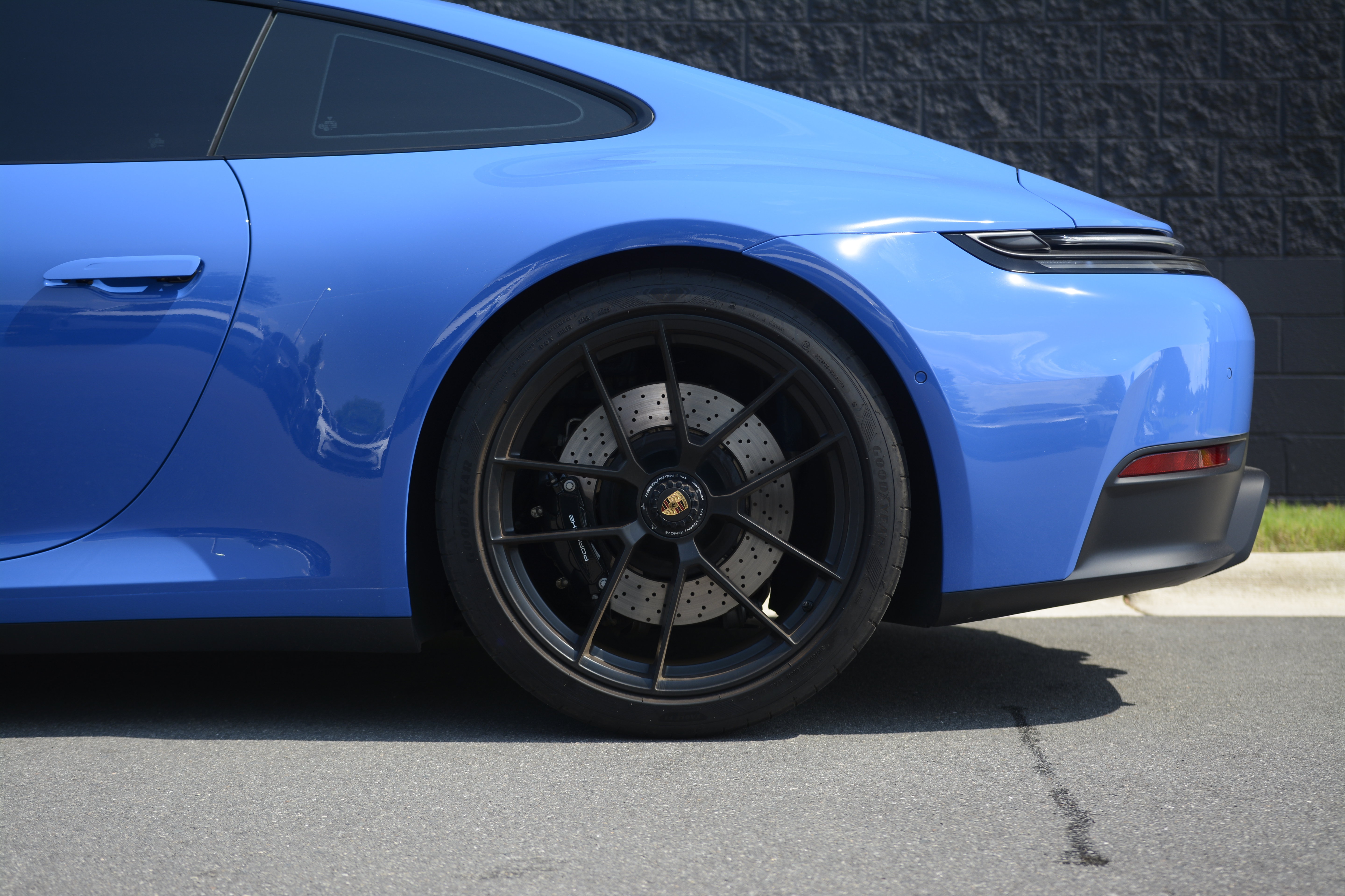Certified 2025 Porsche 911 Carrera GTS RWD image 38