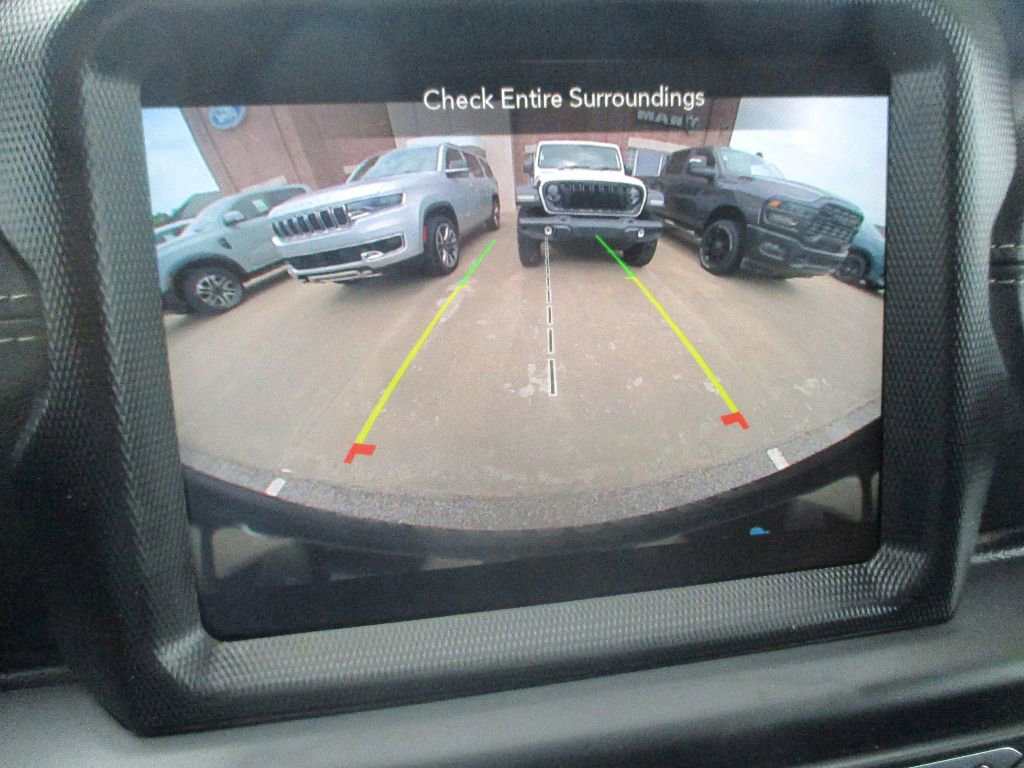 Used 2023 Jeep Wrangler Sahara image 7