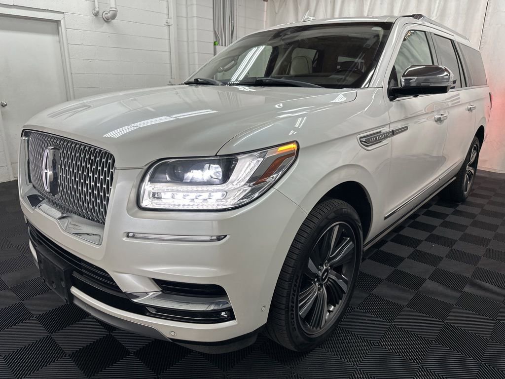 Used 2019 Lincoln Navigator L Black Label w/ Cargo Package AWD/4WD image 4