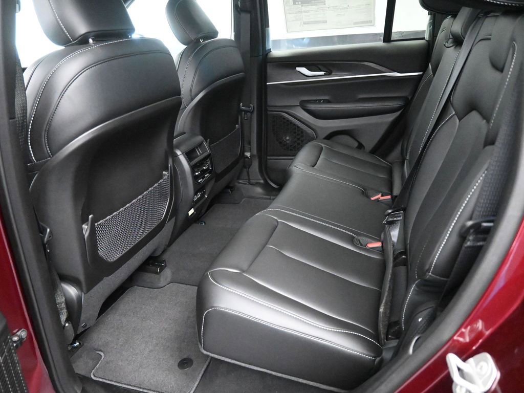 New 2025 Jeep Grand Cherokee Limited w/ Trailer Tow Package image 18