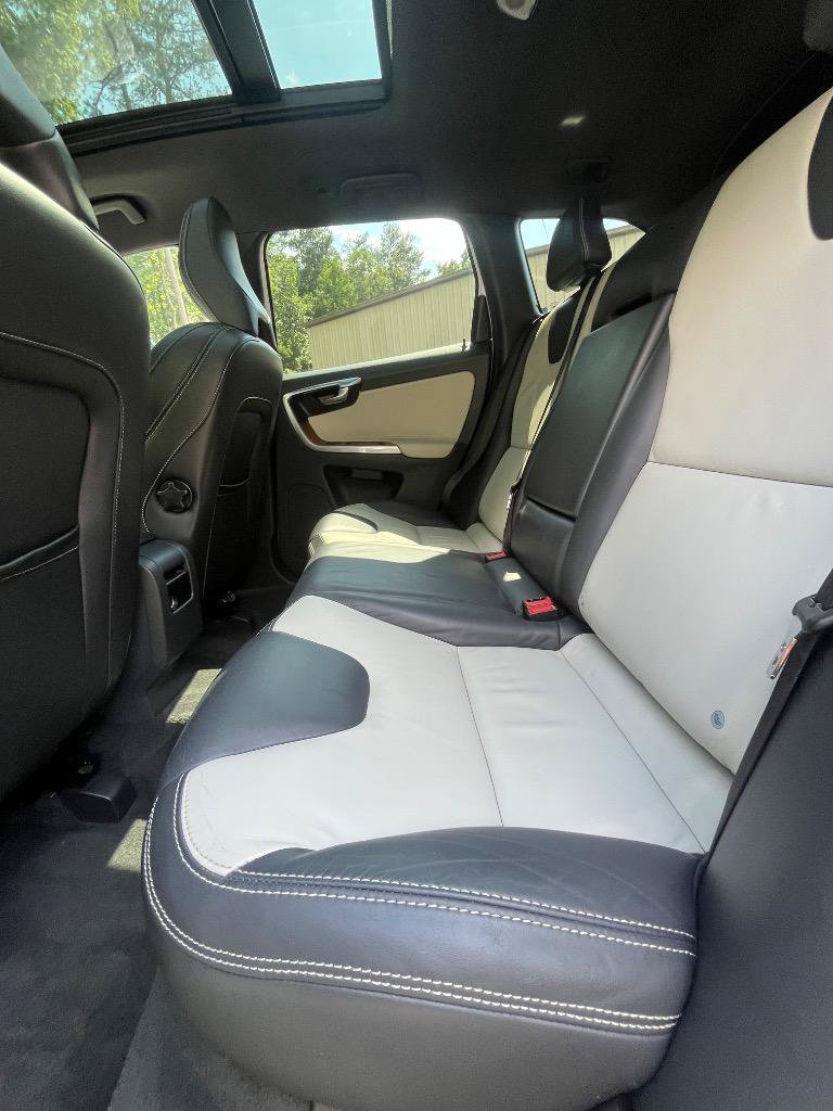 Used 2015 Volvo XC60 T6 Platinum FWD image 27