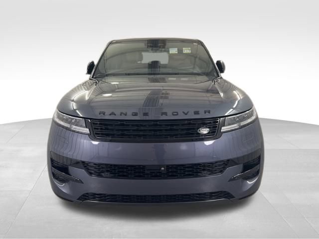 Used 2025 Land Rover Range Rover Sport SE image 2