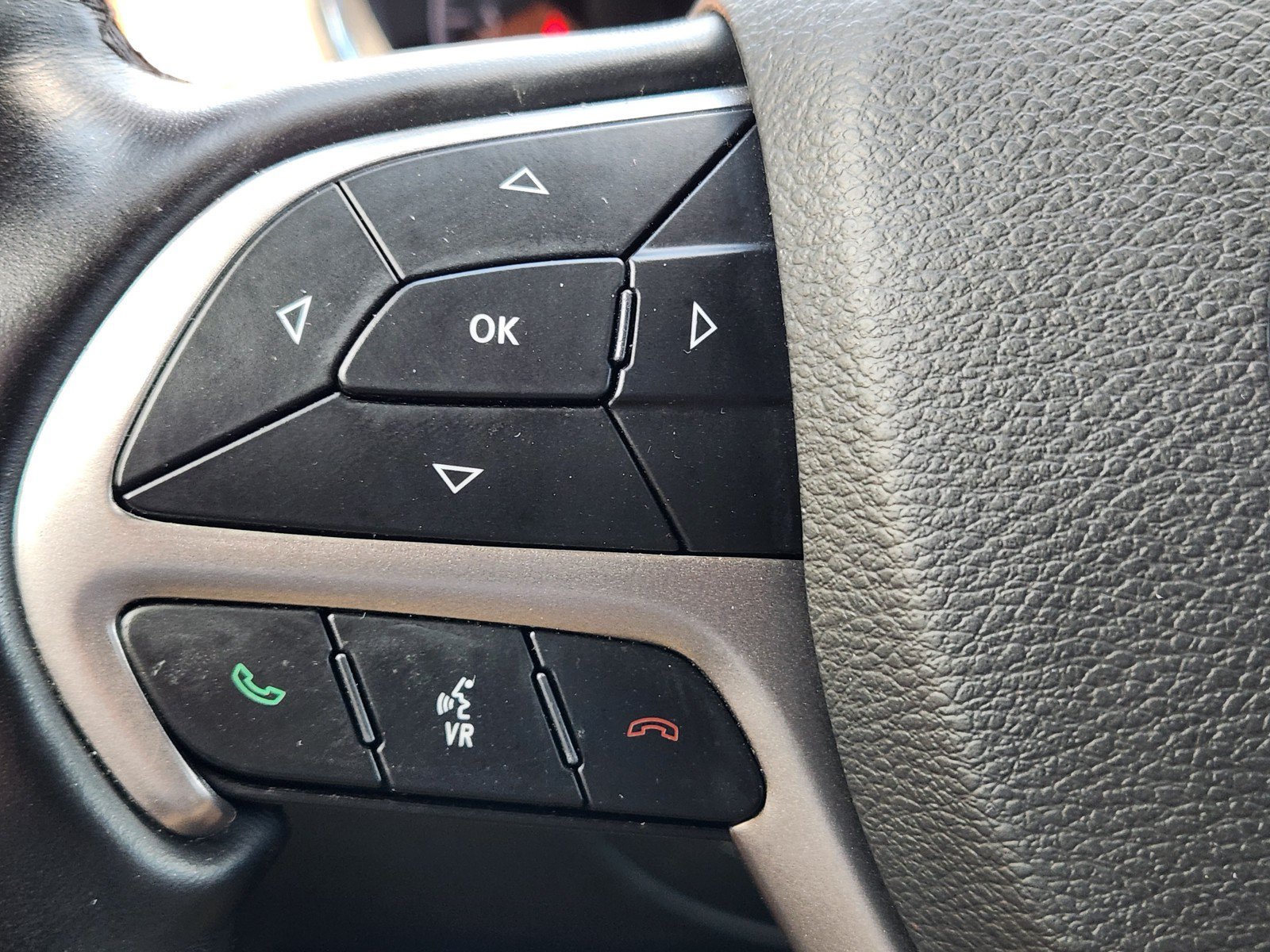 Used 2020 Jeep Grand Cherokee Overland RWD image 22