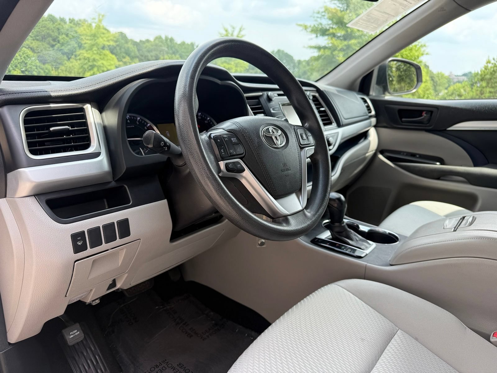 Used 2016 Toyota Highlander LE FWD image 22