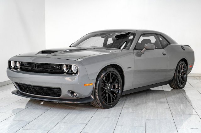 Used 2019 Dodge Challenger R/T w/ Blacktop Package image 4