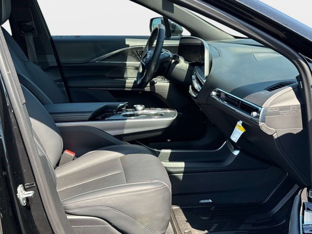 Certified 2024 Cadillac Lyriq Luxury AWD/4WD image 17