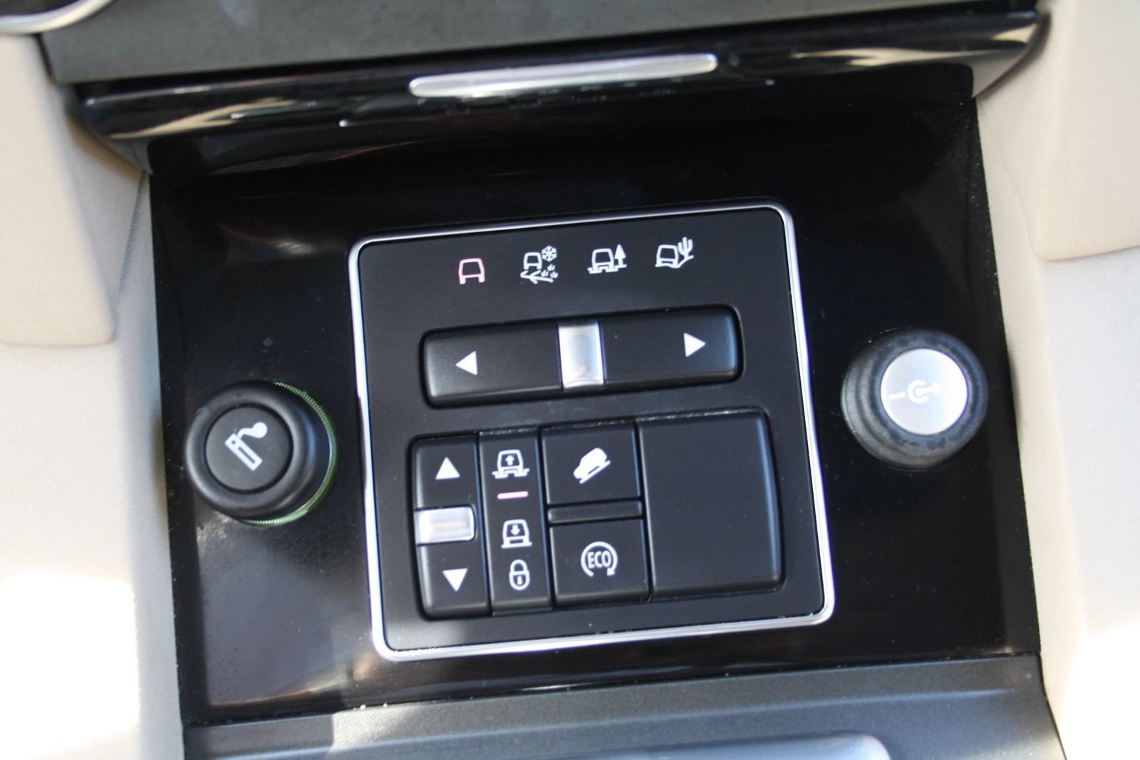 Used 2016 Land Rover LR4 HSE AWD/4WD image 30