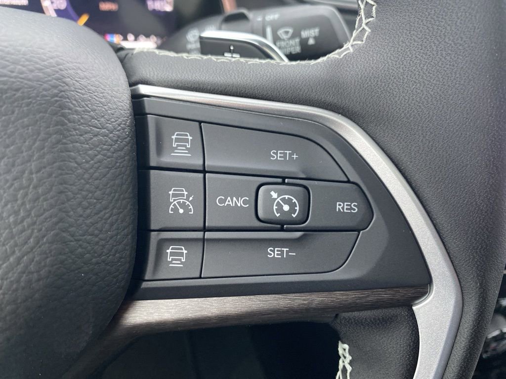 New 2025 Jeep Grand Cherokee L Limited w/ Black Appearance Package image 32