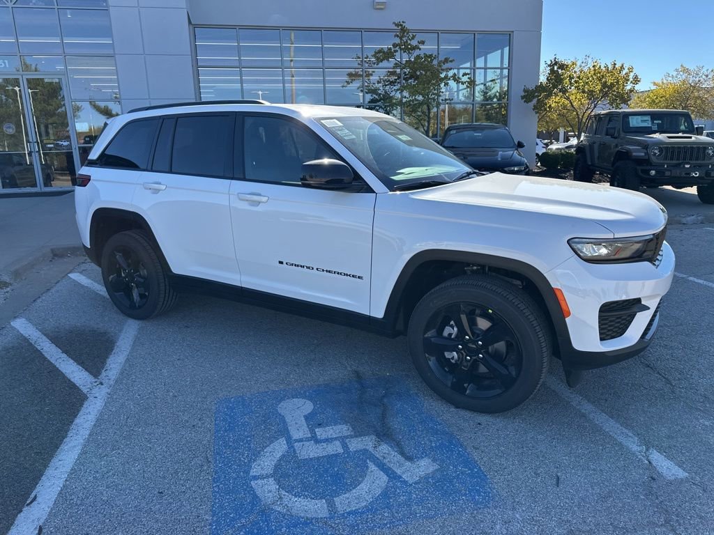 New 2025 Jeep Grand Cherokee Altitude AWD/4WD image 37