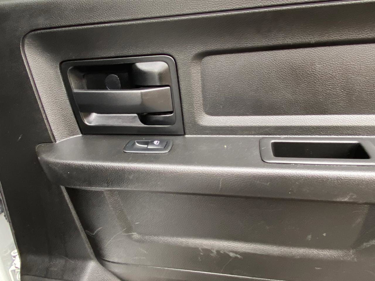 Used 2018 RAM 2500 Tradesman w/ Chrome Appearance Group image 43