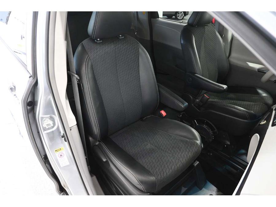 Used 2013 Toyota Sienna SE image 16