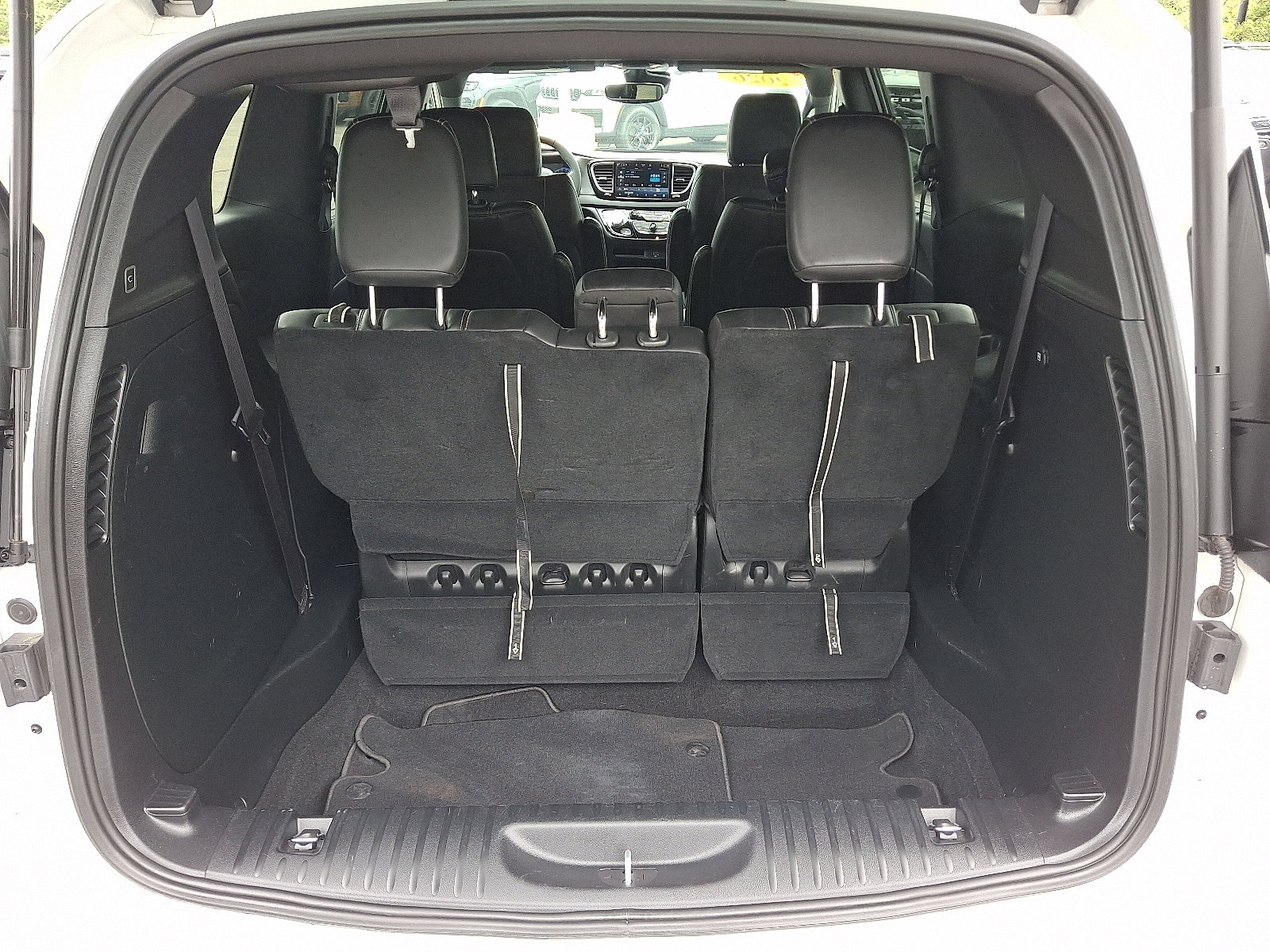 Used 2026 Chrysler Pacifica Select FWD image 27