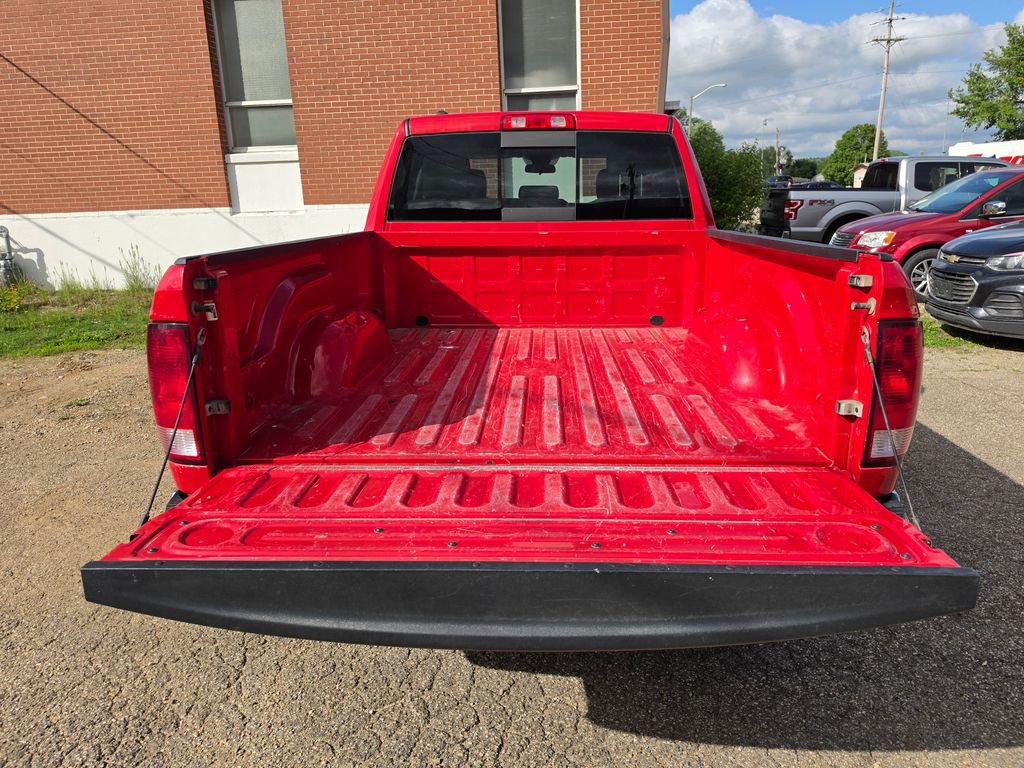 Used 2017 RAM 1500 Classic SLT AWD/4WD image 9